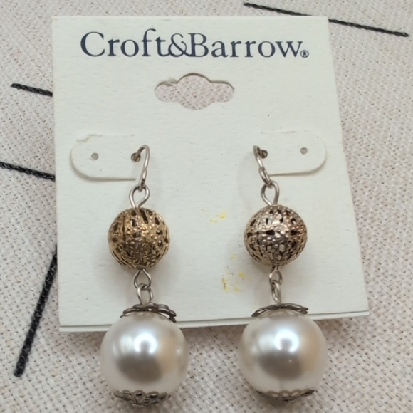 Kohl's Silver and Cream Earrings with Pearls and Textured Beads - Picture 3 of 4